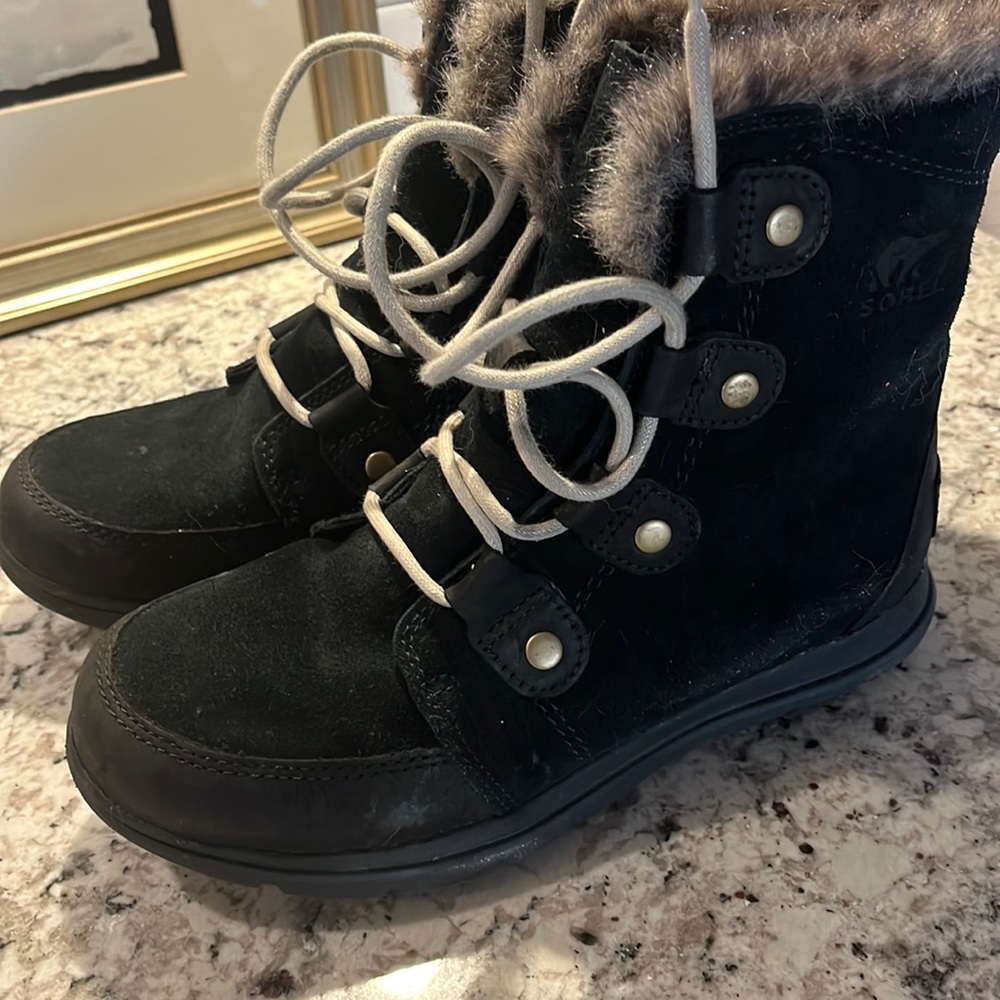 Black Sorel boots